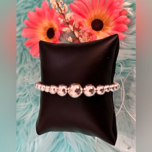 Gorgeous Silver Beaded Bracelet With 925 Graduated Sized Beads NEW! - Picture 2 of 4